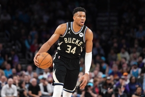 Hiệu suất toàn diện! Antetokounmpo ghi được 16 điểm, 8 rebound và 6 kiến ​​​​tạo khi thực hiện cú sút 5/9 trong hiệp đấu.