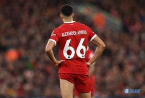 Số đường chuyền trung bình mỗi 90 phút ở Premier League mùa này: Trent Alexander-Arnold và Trippier đồng hạng nhất