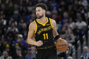 Klay: Cole khiến tôi nhận ra rằng năng lượng tiêu cực có thể ảnh hưởng đến cả đội. Điều này đã thay đổi tâm lý của tôi.