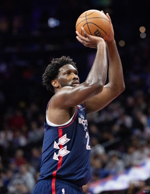 Kiểm tra trong ba phần tư! Embiid là cầu thủ đầu tiên trong lịch sử NBA ghi ít nhất 30 điểm, 15 rebound và 10 kiến ​​tạo mà không ghi bàn trong hiệp cuối cùng.