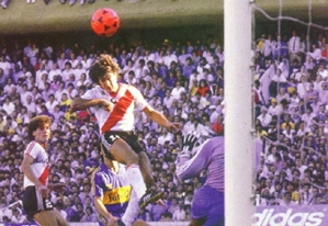 Số 10 xuất sắc nhất lịch sử River Plate, anh cũng là thần tượng của bố Enzo Fernandez