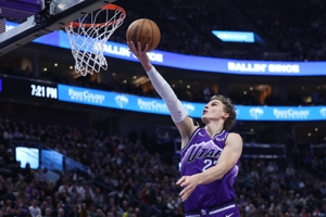 Markkanen là người duy nhất trong lịch sử đội ghi ít nhất 30 điểm, 10 rebound, 5+ ba điểm và đã làm được điều đó 4 lần