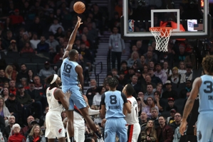 Grizzlies sẽ từ bỏ trung tâm Biyombo! Perkins chuyển tiếp và @lakes: Cố lên!