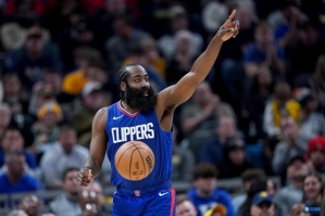 Bị ép chết vì rối loạn ám ảnh cưỡng chế! Harden ghi được 11 điểm, 1 rebound và 9 kiến ​​​​tạo, với giá trị cộng trừ +20, cao nhất trong trò chơi!