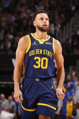 Warriors đã mất 46 điểm trong hiệp đầu tiên trước Pelicans, lập kỷ lục cho đội về số điểm bị mất trong một hiệp mùa này!