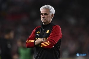 Ngôi sao nổi tiếng: Không ngờ Mourinho lại bị sa thải giữa chừng, nếu De Rossi dẫn dắt Roma vào Champions League, ông sẽ có cơ hội ở lại.