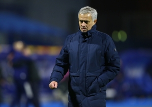 Tottenham đàm phán với đội bóng về việc Mourinho bị Roma sa thải: Ông tụt hậu về mặt chiến thuật và sẽ không được các đội cạnh tranh chức vô địch săn đón.