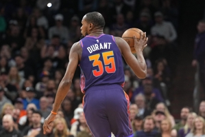 Trong tình trạng tuyệt vời! Durant thực hiện 10 trong số 16 cú sút và ghi được 33 điểm, 5 rebound và 8 kiến ​​​​tạo, với điểm cộng trừ cao nhất toàn đội là +20.