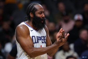 Nghỉ ngơi một lát! Harden ghi được 14 điểm, 6 rebound và 8 kiến ​​​​tạo khi thực hiện cú sút 4/11 trong 36 phút.