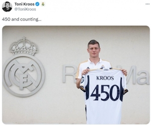 Kroos đăng tải trên mạng xã hội rằng anh đã nhận được áo đấu kỷ niệm trận đấu thứ 450 của Real Madrid, kèm theo dòng chữ: Còn tiếp