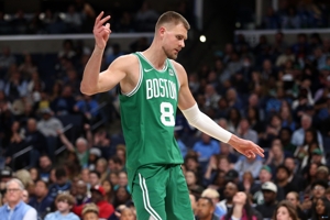 Hôm nay Celtics thi đấu trên sân khách với Porzingis, Springer và Tillman vắng mặt.