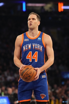 bắn với độ chính xác cao! Bojan Bogdanovic ghi được 19 điểm khi sút 7 ăn 8 trong 13 phút sau giờ nghỉ giải lao và 5 ăn 5 từ cự ly 3 điểm.