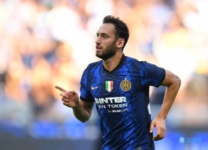 Inter Milan đưa tin Calhanoglu chấn thương: Cơ khép dài đùi phải bị căng và sẽ được đánh giá lại trong vài ngày tới.