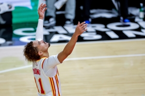 Quan chức Hawks: Trae Young bị rách RCL ở ngón út trái và sẽ phải phẫu thuật sửa chữa và phải nghỉ thi đấu ít nhất 4 tuần