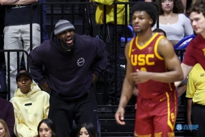 A-Smith nói về việc LeBron James cho con mình chơi bóng rổ ở trường đại học: Tình huống này hoàn toàn là lỗi của bạn