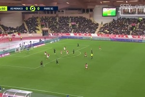 Ligue 1 - Paris 0-0 Monaco dẫn trước 12 điểm ngay từ trận đầu tiên. Mbappé được thay thế bởi Donnarumma ở giờ nghỉ giải lao để cứu mạng.