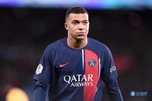 Mbappé đã không chơi trọn trận trong 4 trận liên tiếp ở Ligue 1, không vào sân thay người trong 1 trận và bị thay ra ở giờ nghỉ giải lao trong 1 trận.