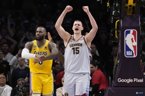 Có cách nào để bảo vệ Jokic không? James: Không