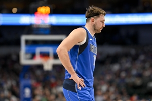 Doncic: Không có vấn đề gì với sự tin tưởng và giao tiếp giữa các đồng đội, chúng tôi chỉ cần phòng thủ tốt là được.