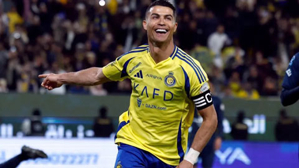 Ronaldo trêu ngươi thủ môn đối phương sau khi ghi bàn cho Al Nassr